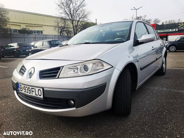 Renault Megane Sedan 1.6 16V Privilege - 3