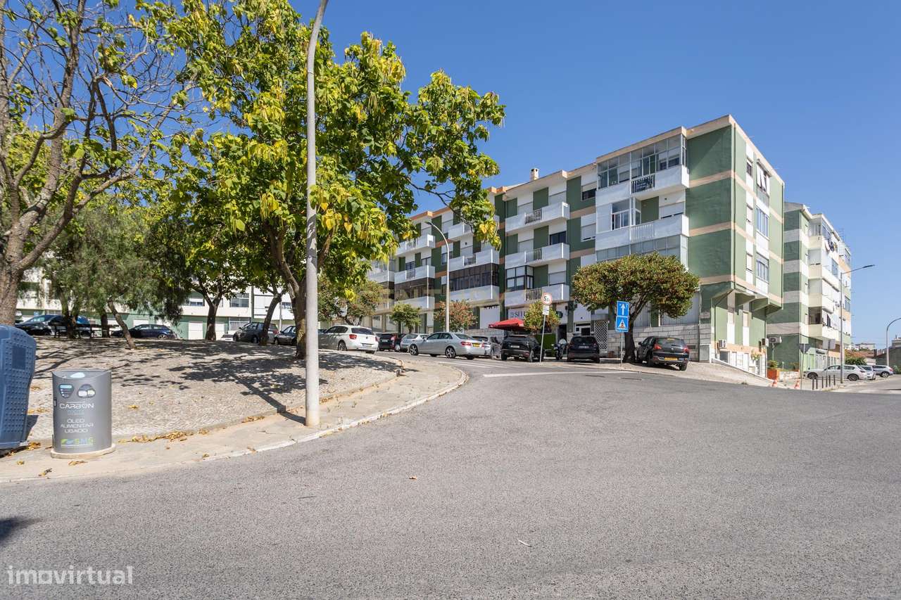 T3 equivalente a T4 no Bairro de São Gabriel com 3 Varandas e Vista Pa-41
