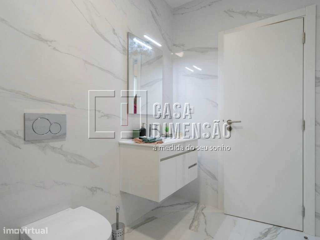 Apartamento T3 em Benfica, com Varandas, Totalmente Mobilado e Pron...-24