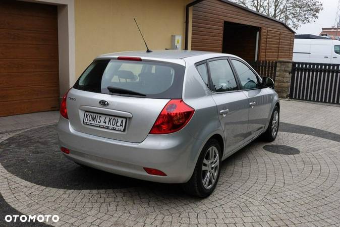 Kia Ceed - 6