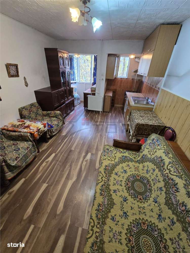 Etaj 1 - Nicolina , garsoniera mobilata, libera - Imagine principală: 2/7