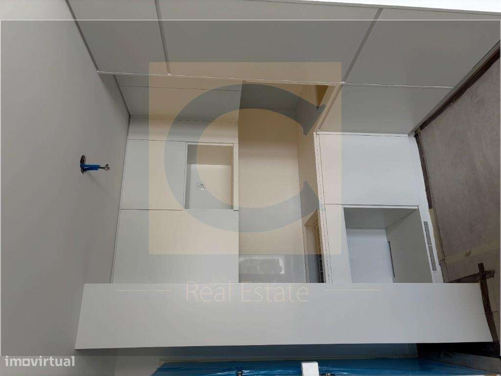 LOCALIZAÇÃO PRIVILEGIADA junto ao Hospital de São João - Escrituras a-6