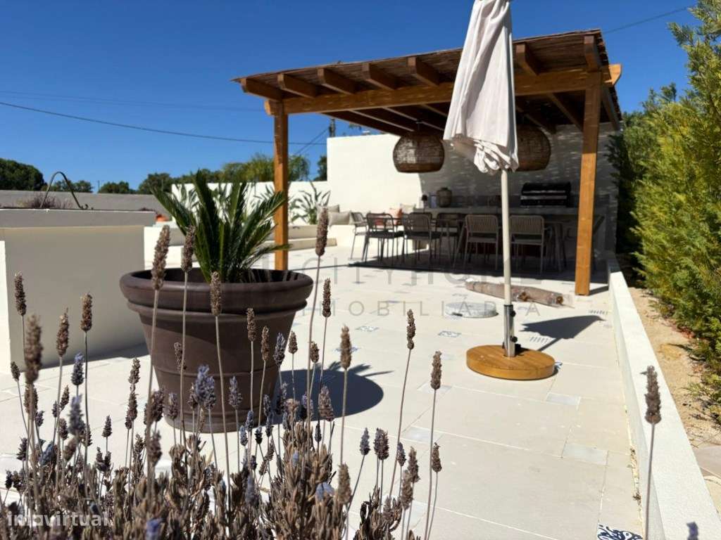 MORADIA DE CHARME COM 4 SUITES INDEPENDENTES E PISCINA-24