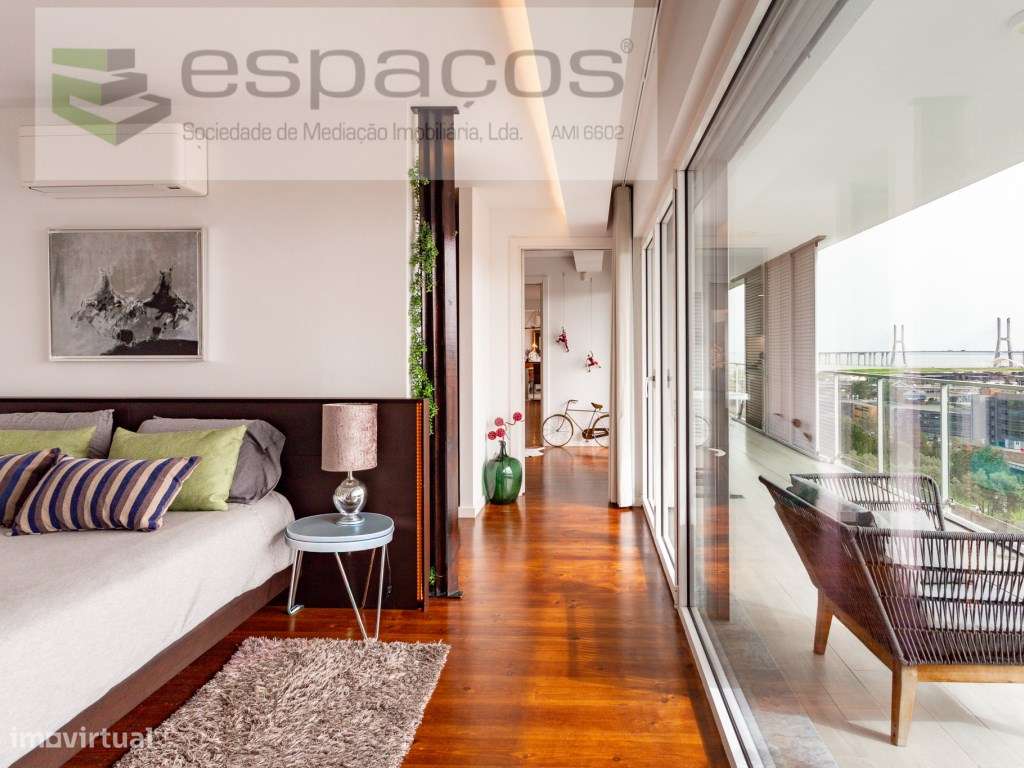 Fantástico T4 com Terraço Privativo, Varanda, Box , Vista Rio, Quin...-17