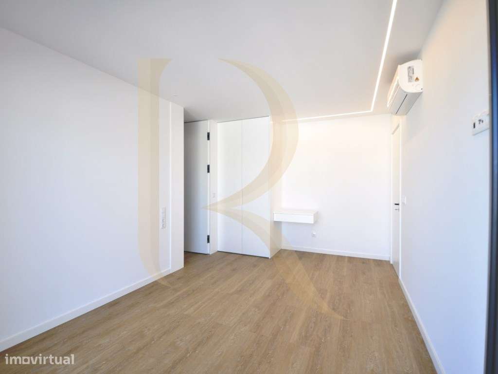 Moradia T3 isolada com piscina, churrasqueira e garagem na Aroeira-28