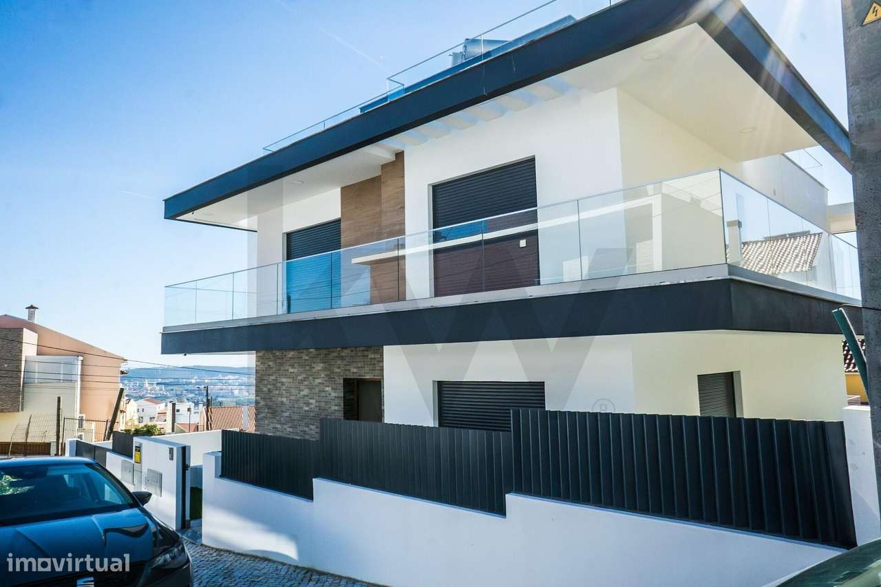 Luxo e exclusividade em Famões com vista sob Lisboa - Grande imagem: 5/54