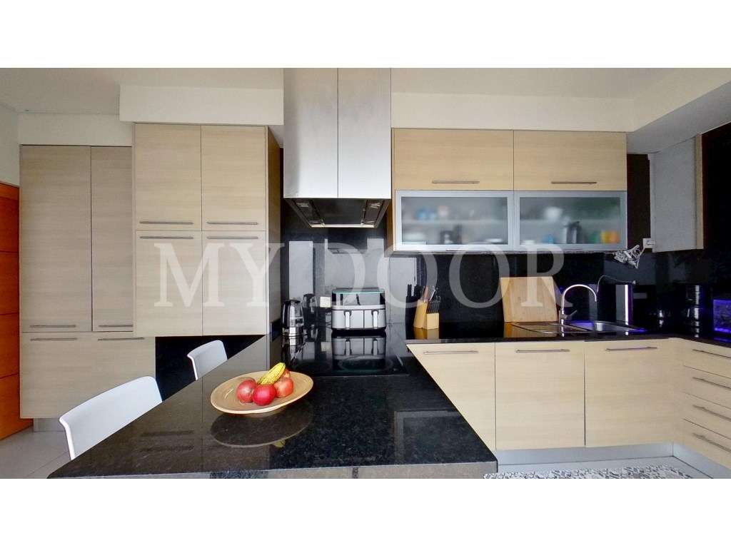 Loures - V4+1 Moradia c/ Piscina Privada - Varanda - Box + 2 parque...-22