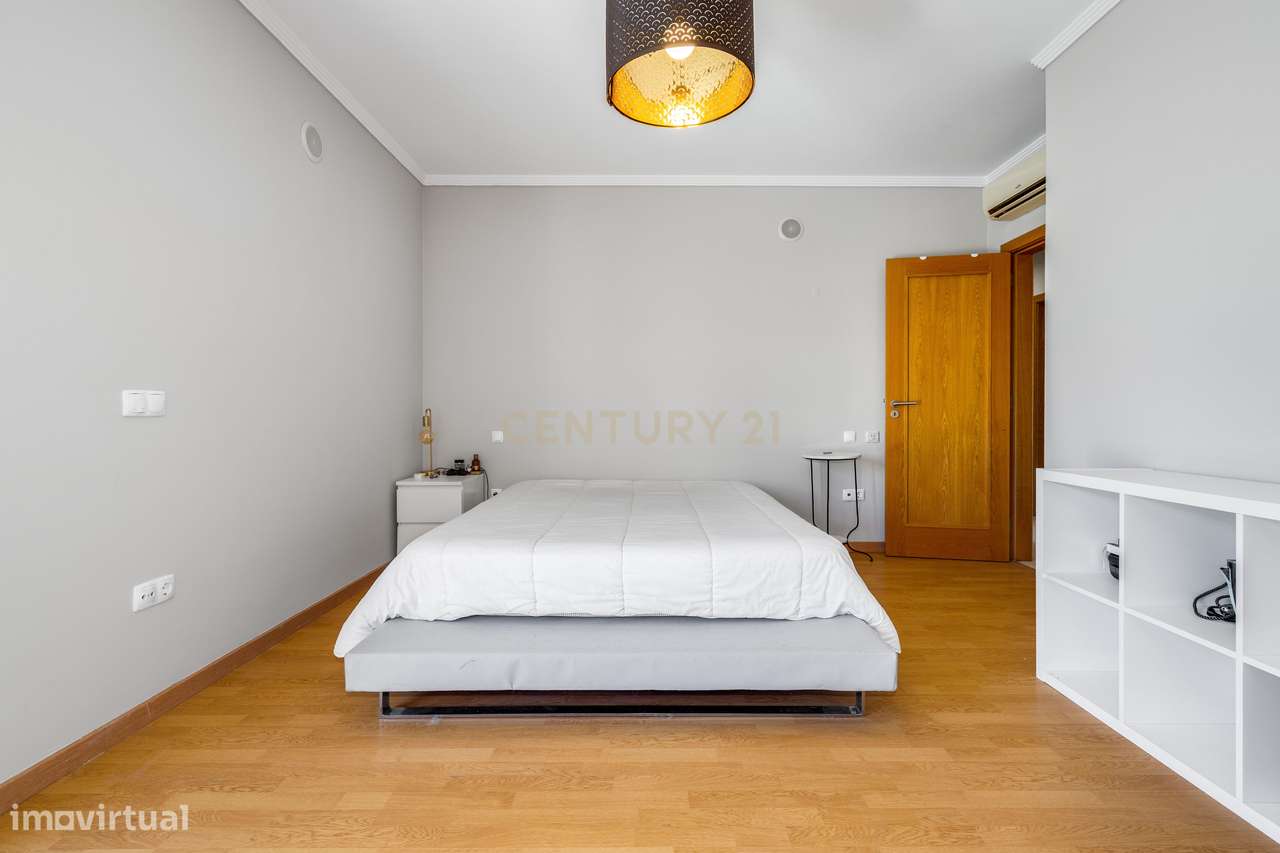 Apartamento T3 com Garagem na Quinta João de Ourém — Olhão-14