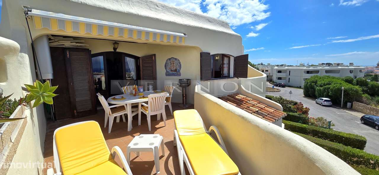 Algarve, Apartamento T2 semi-renovado com vista mar e estacionamento c-14