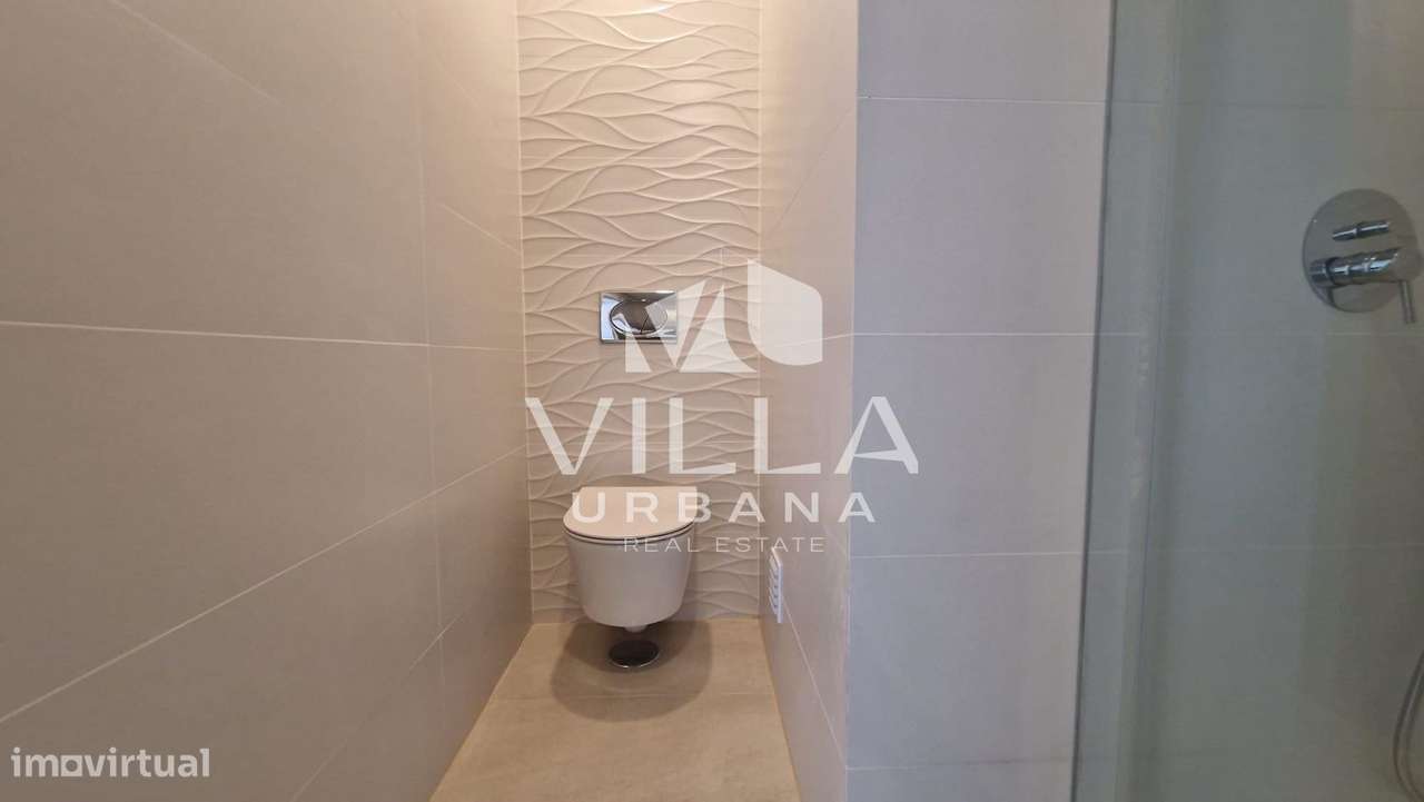 Moradia T3+1 no Centro da Charneca da Caparica-12