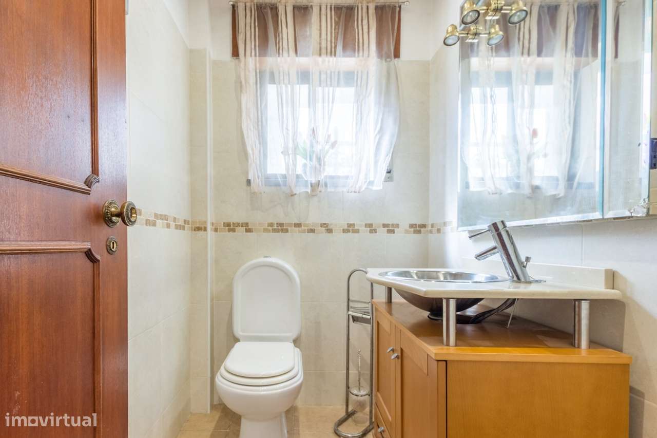 Moradia T3 + 1 em Vale Milhaços - Corroios com Garagem-18