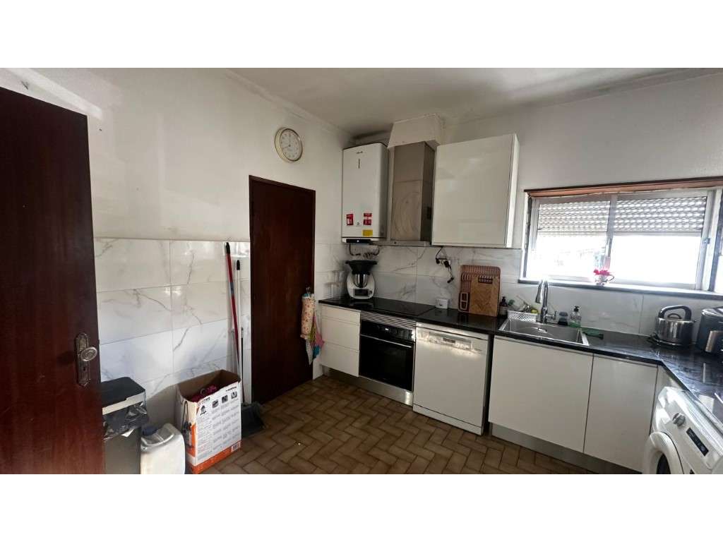 Vendese Quinta com Casa T4, Adega, Lagar e Terreno com Árvores de F...-6