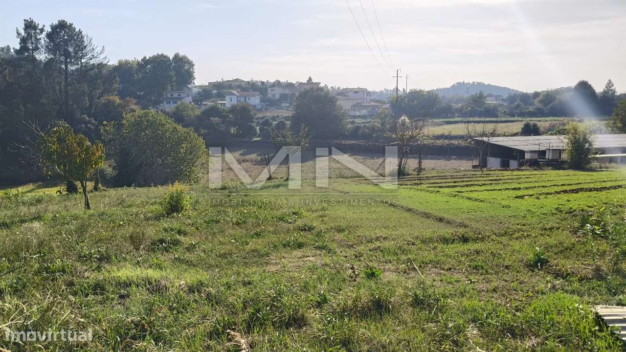 Terreno murado com construção - 2100m2-21