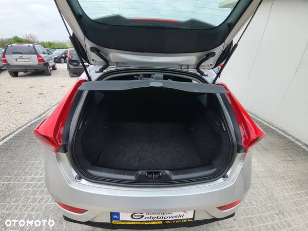 Volvo V40 CC D2 Summum - 22