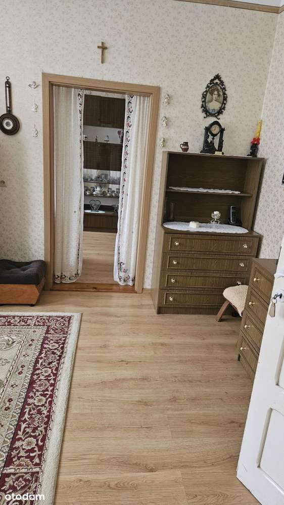 5 pokoi, 2 łazienki, 2 kuchnie-8