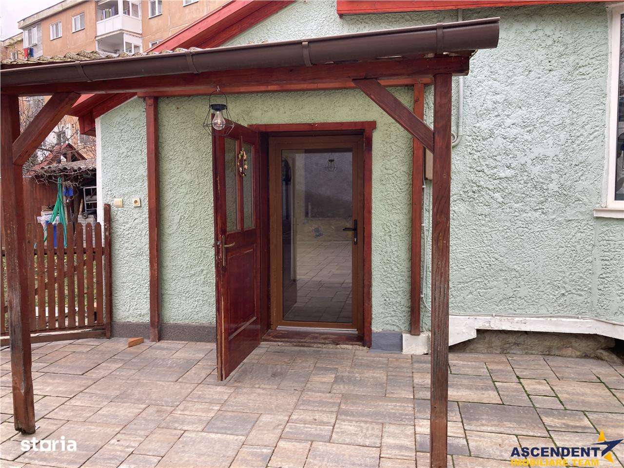 Casa 3 camere, recomandata:centru servicii cabinet birouri, Central, S - Imagine principală: 3/11