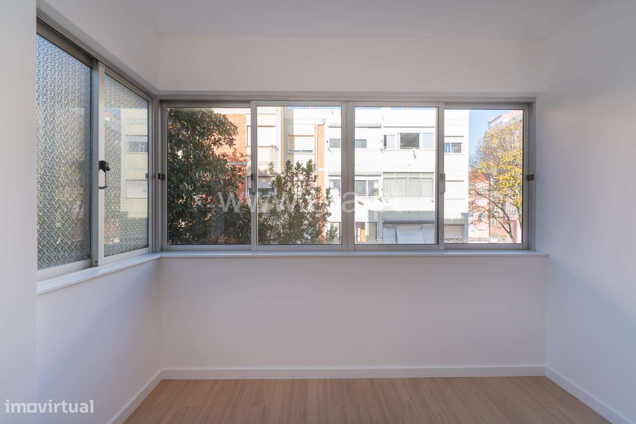 T2 Totalmente Remodelado a 5 Minutos do Metro — Odivelas-27