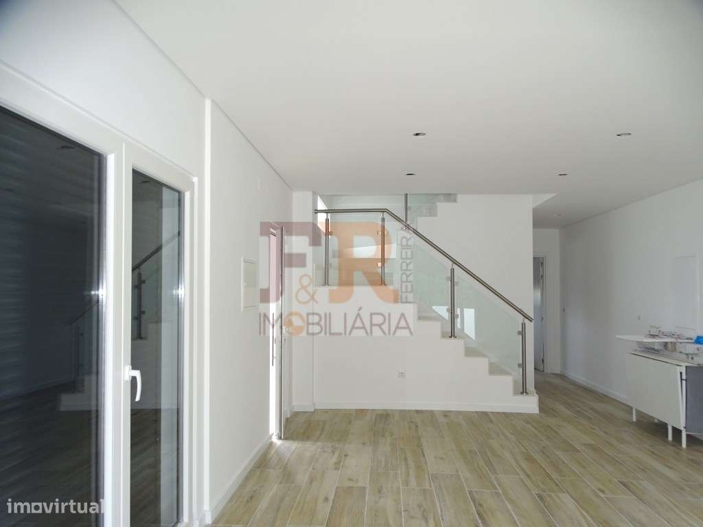 Moradias Geminada DuplexT3 com Pérgola. Pinhal do General. Fernão F...-15