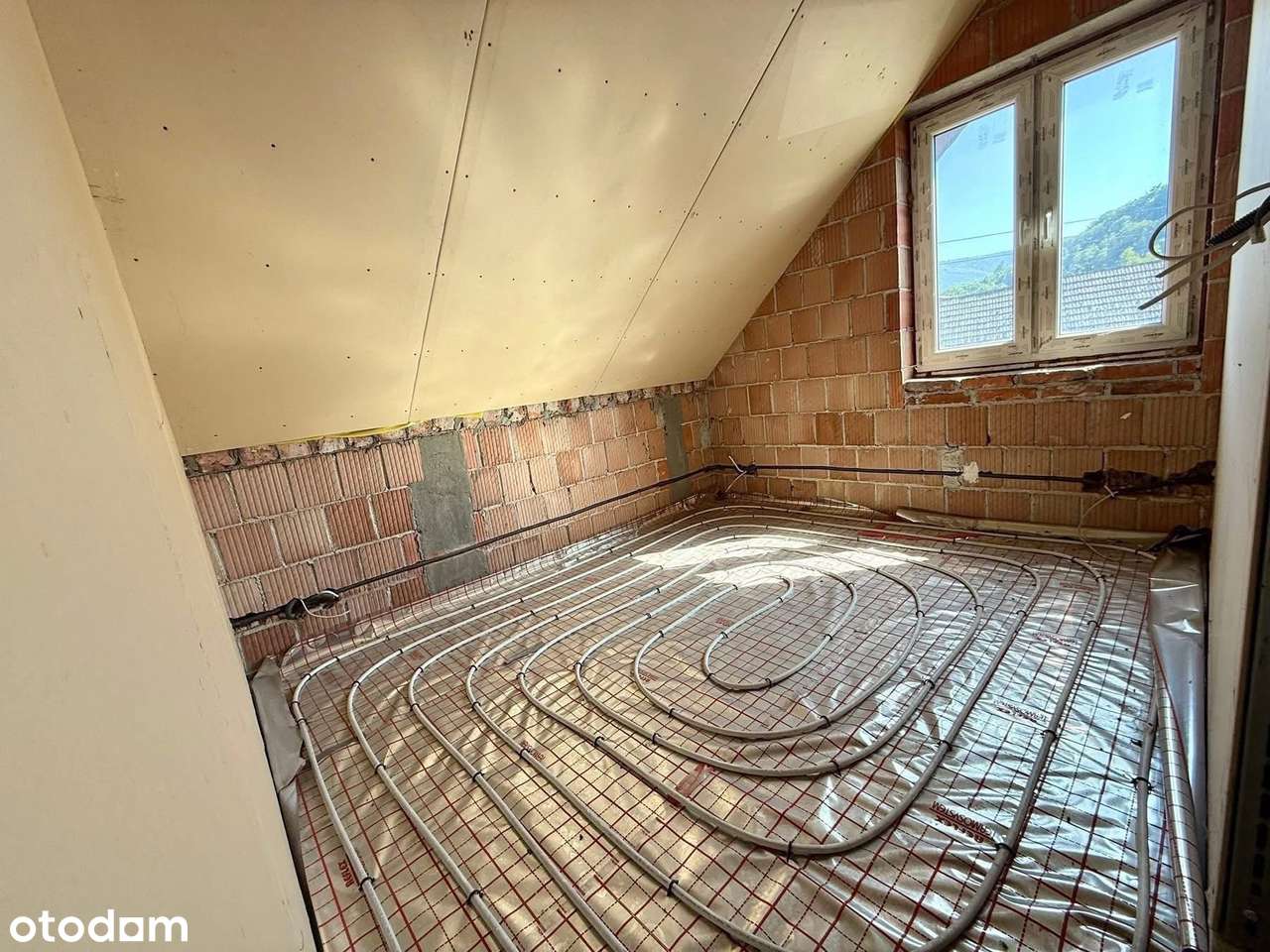 Dom z częścią usługową w doskonałej lokalizacji-12