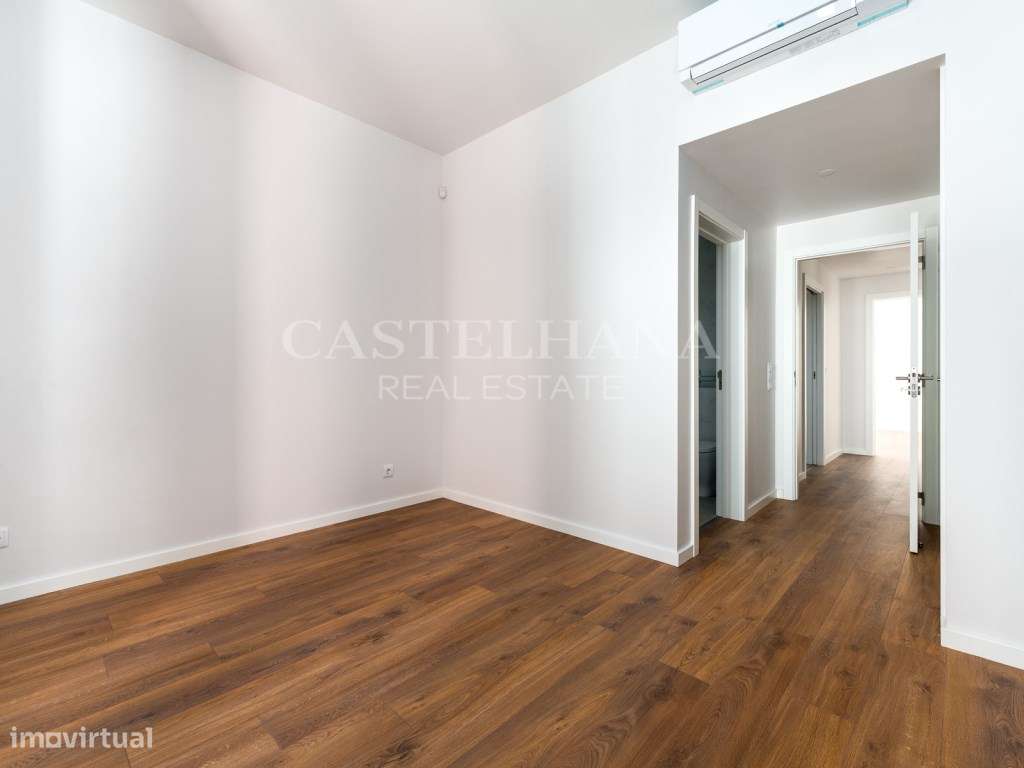 Apartamento T2 com estacionamento e varanda - Grande imagem: 2/45