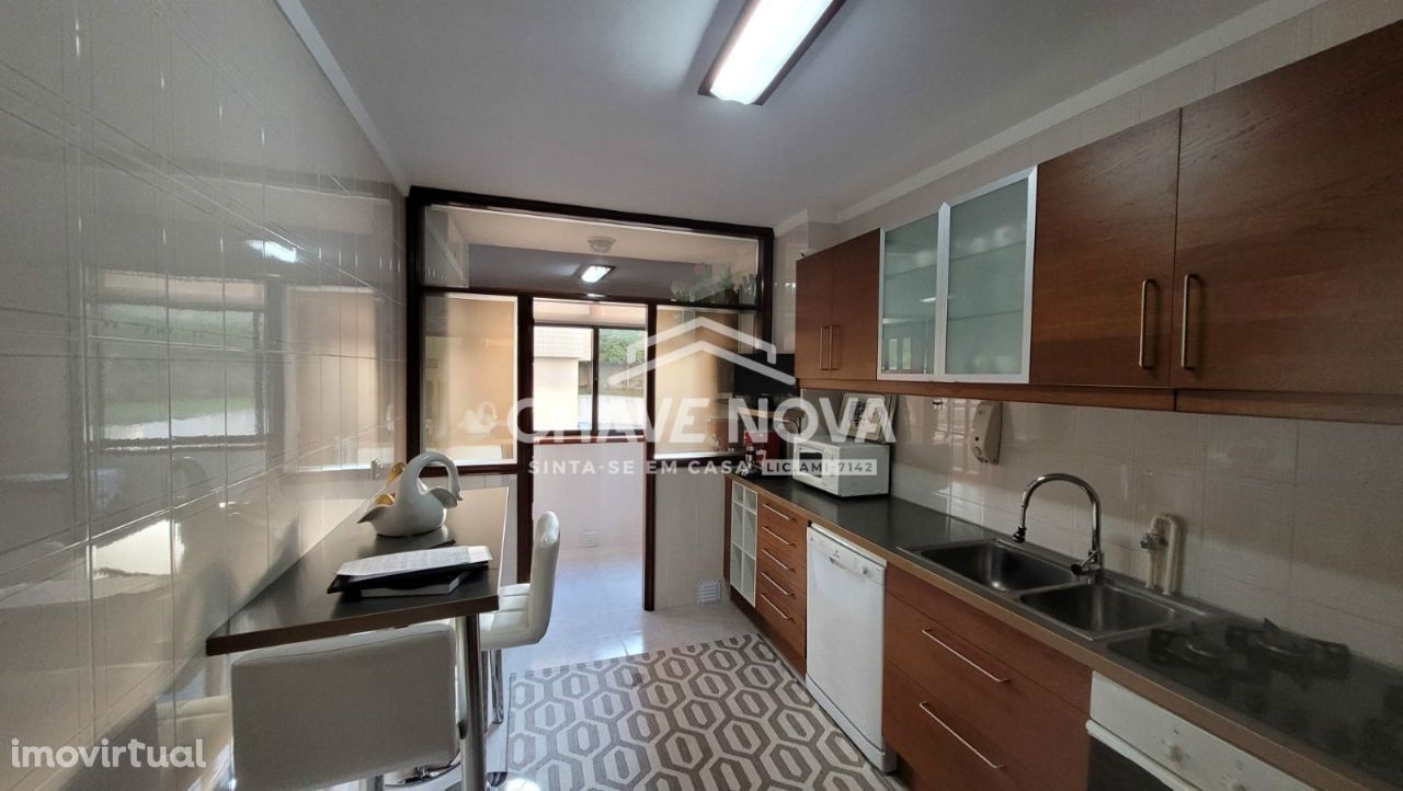 Apartamento T3, Devesas Estação, Varanda, Garagem