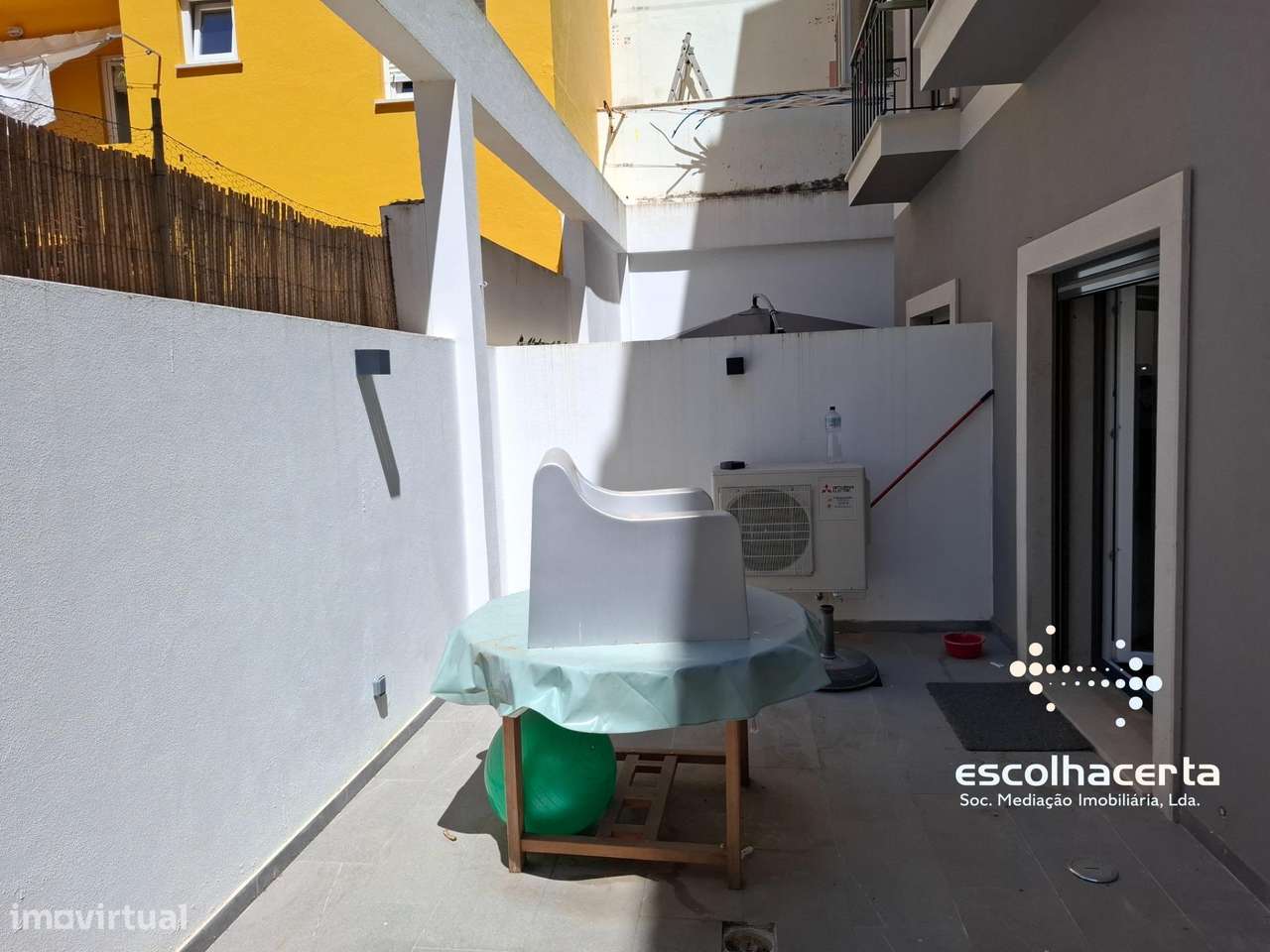 Apartamento T2 com Terraço Baixa de Setúbal-14