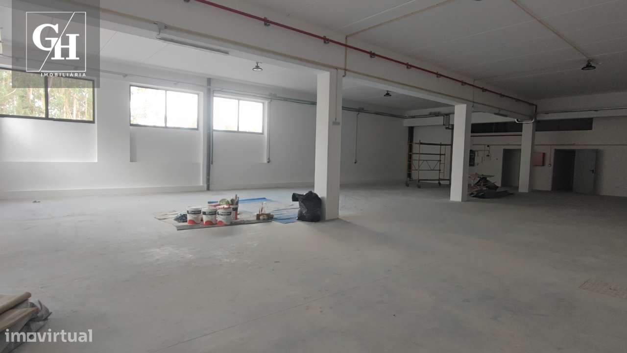 Armazém Industrial com 350 m²-6