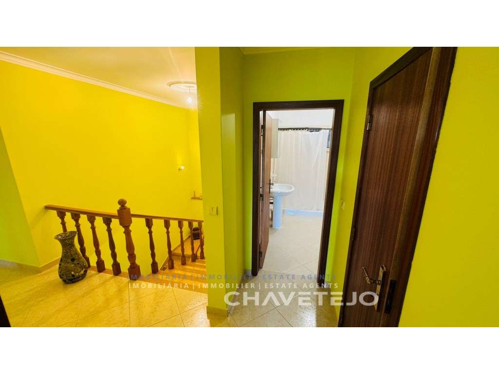 Quintinha T4 com Amplas zona para Oficinas, Terreno Plano e Enorme ...-27