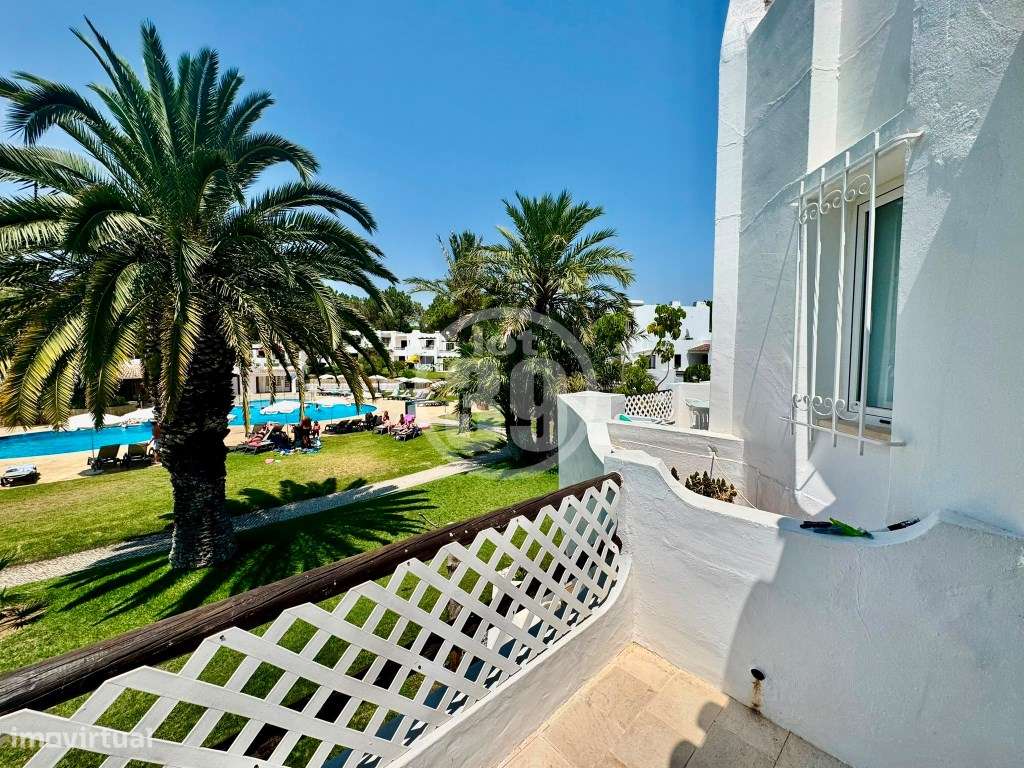 T1 com Três Terraços e Vista para a Piscina - Licença AL Ativa-18
