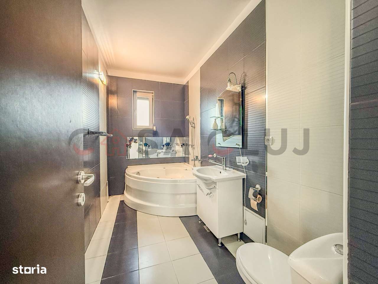 Penthouse cu terasă panoramică de 60 mp, Europa - Imagine principală: 5/8