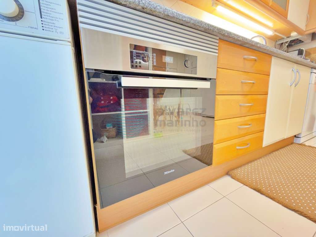 Apartamento T5, com 3 varandas, 2 lugares de estacionamento e Arrec...-33