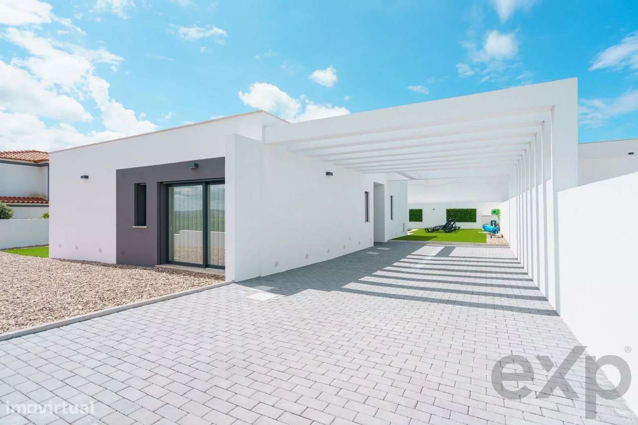 O Refúgio Perfeito no Oeste: Moradia Térrea Nova T3 com Piscina e Jacu - Grande imagem: 4/50