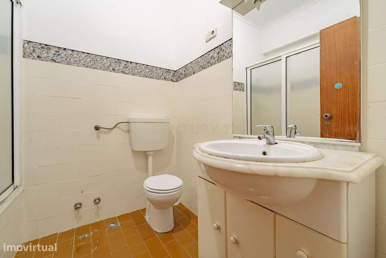 Apartamento T2 na Quinta do Rouxinol, Corroios-6