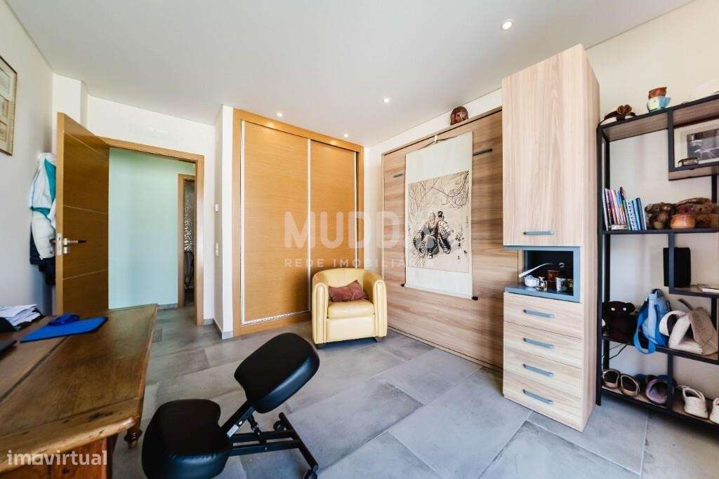 Moradia T3 Premium com Piscina, Jacuzzi e Design Contemporâneo na Foz-25