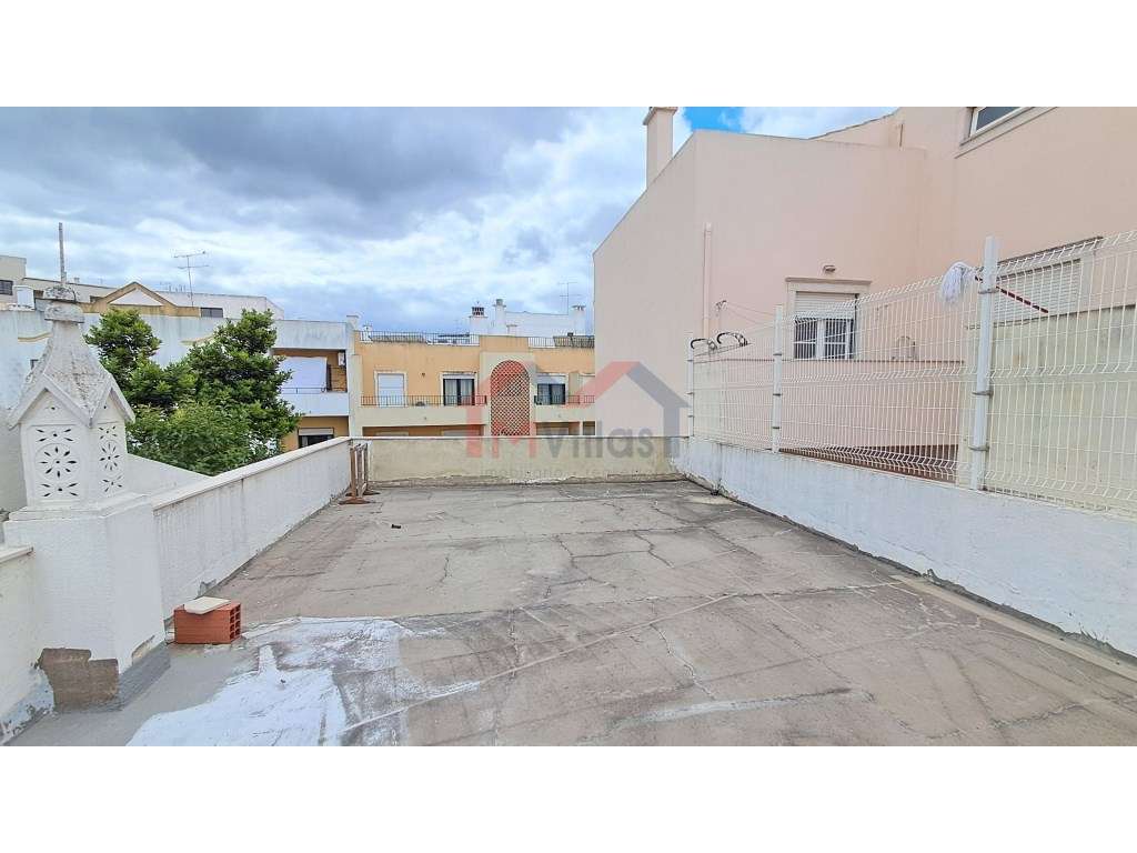 Moradia V3 com garagem no centro - Loulé-25