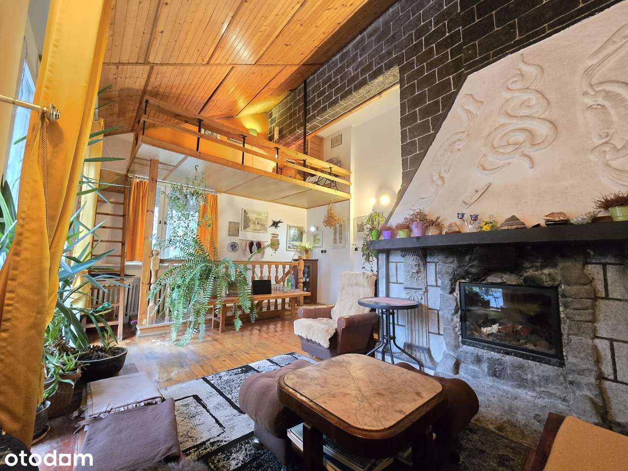 Interesujący dom w bardzo dobrej lokalizacji!-0