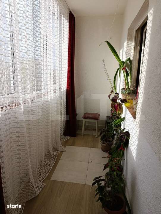 Apartament spatios  - 4 camere, 2 bai, 2 balcoane, loc de parcare - Imagine principală: 5/7