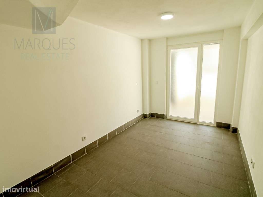 Moradia V2+2 com garagem em Vale de Milhaços - Corroios-32