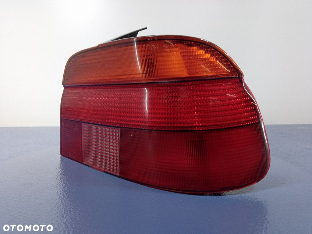 BMW 5 E39 SEDAN LAMPA TYŁ PRAWA TYLNA 8358032 - 2