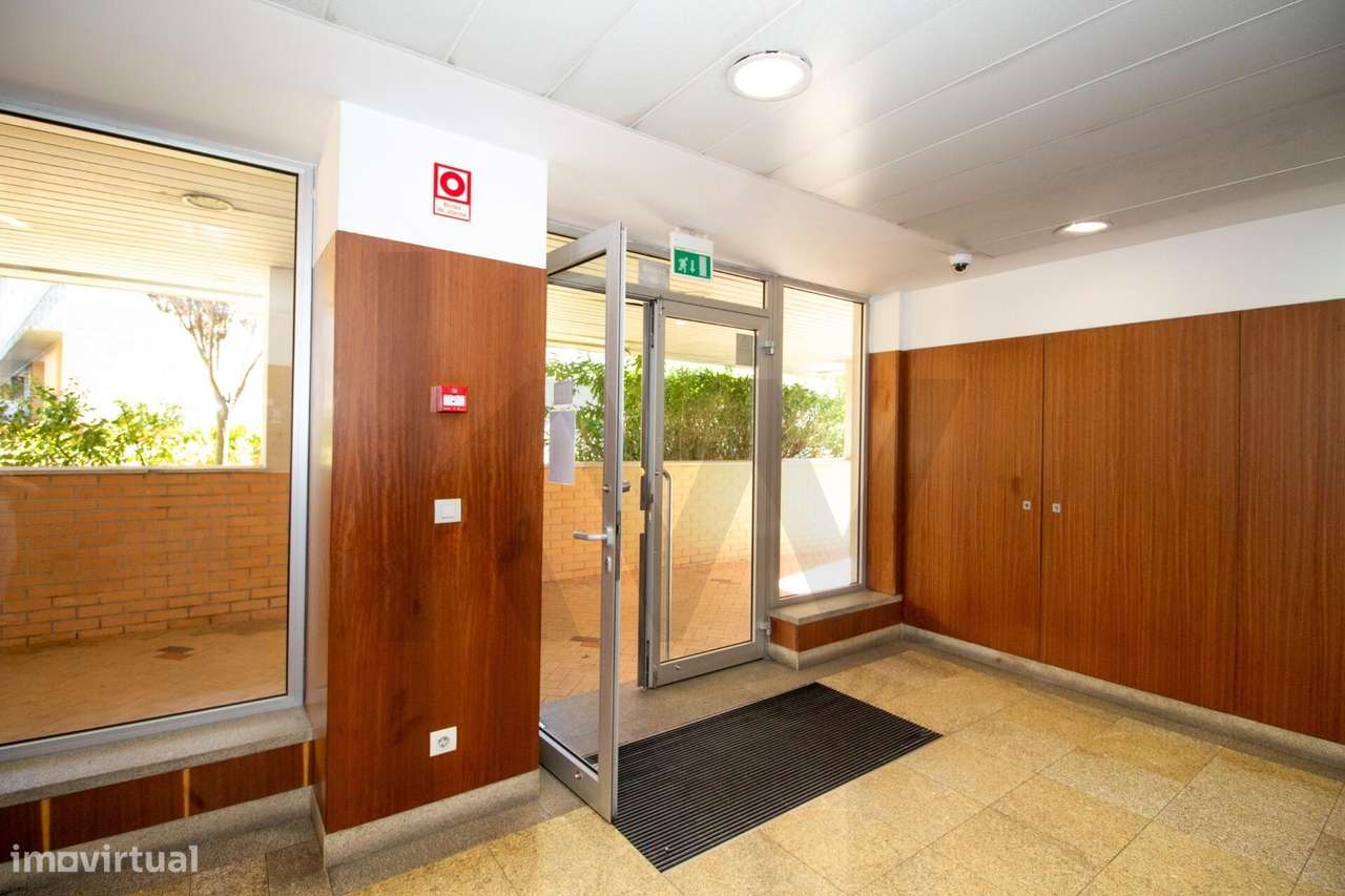 Excelente Apartamento T3 com Varanda e Vista para o Parque Oeste na Al - Grande imagem: 2/44