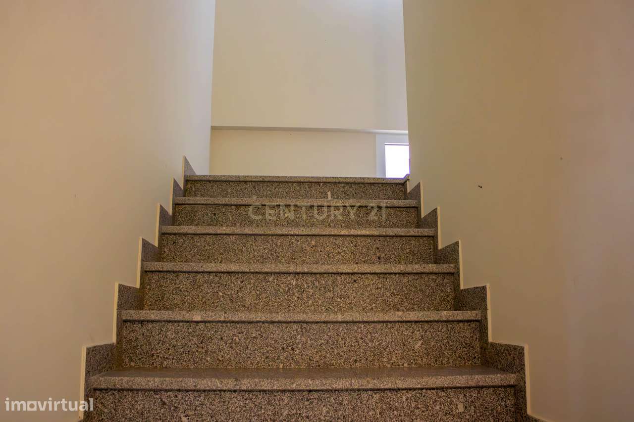 Moradia moderna | 3 pisos | Vila Nova Foz Côa-19