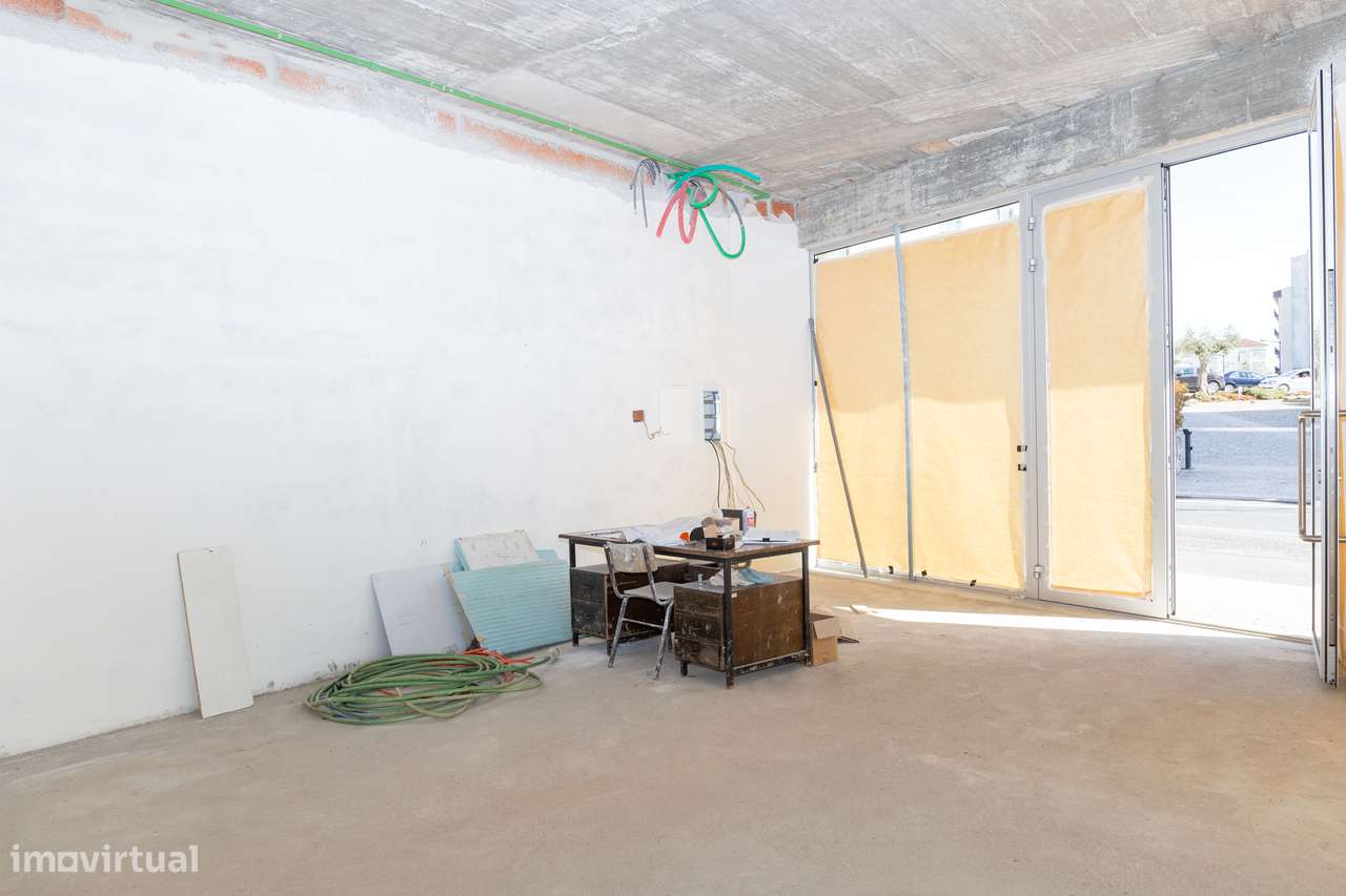 Loja Nova, em localização Premium, na Avenida Beato Nuno – Fátima - Grande imagem: 5/12