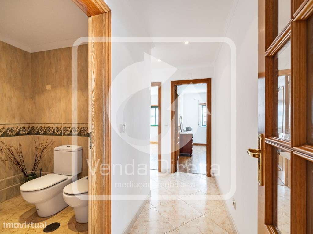 Apartamento T3 com estacionamento - Fidalguinhos, Barreiro-10