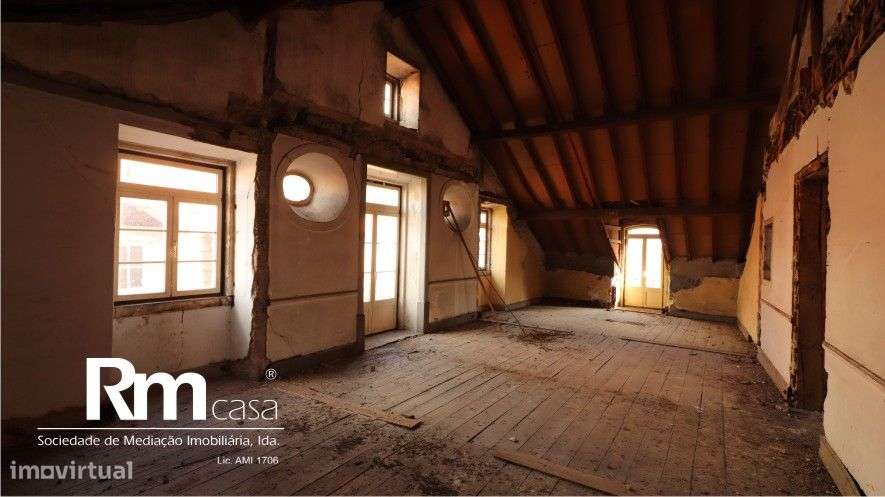 Magnifico prédio devoluto na Rua da Sofia, Largo do Terreiro da Erva-49
