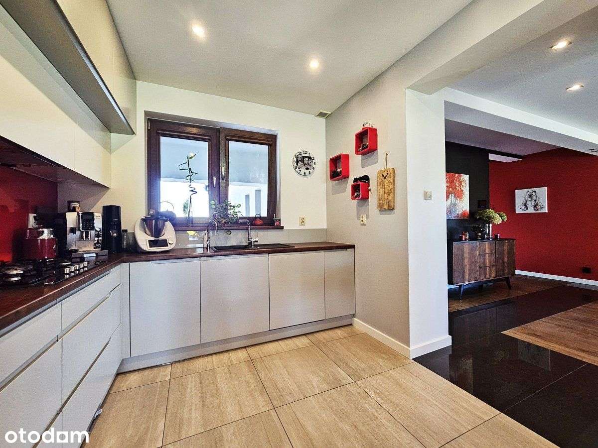 Piękny dom wolnostojący, na dużej działce-6