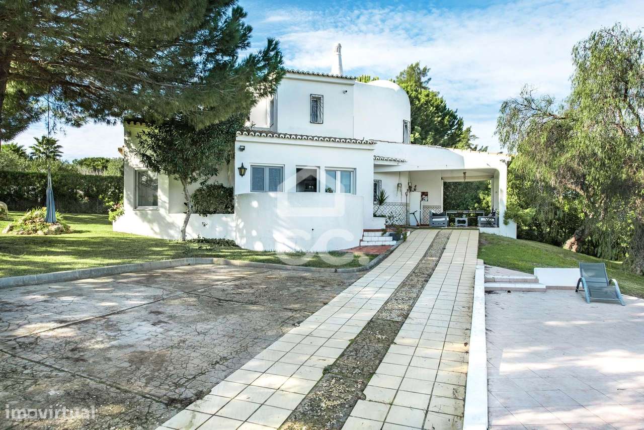 Moradia T4 independente com piscina e terreno em Alcantarilha - Grande imagem: 4/25