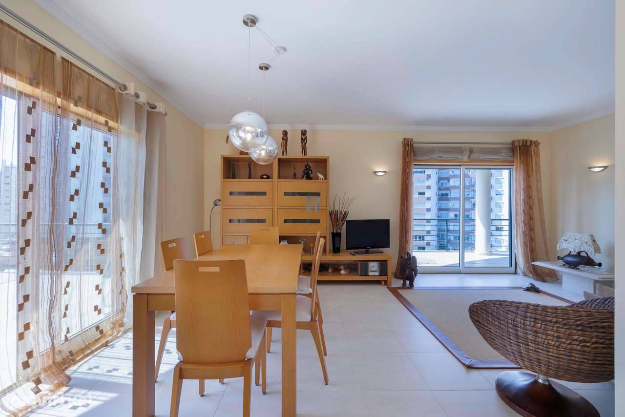 Vende-se Penthouse T3 na Praia da Rocha – localização privilegiada-25