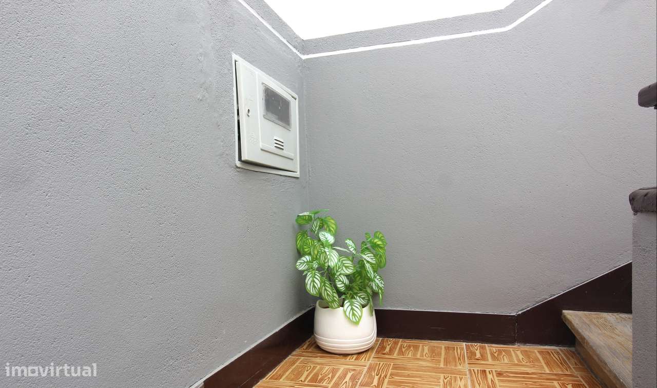 Apartamento T2 em zona central de Almada-8
