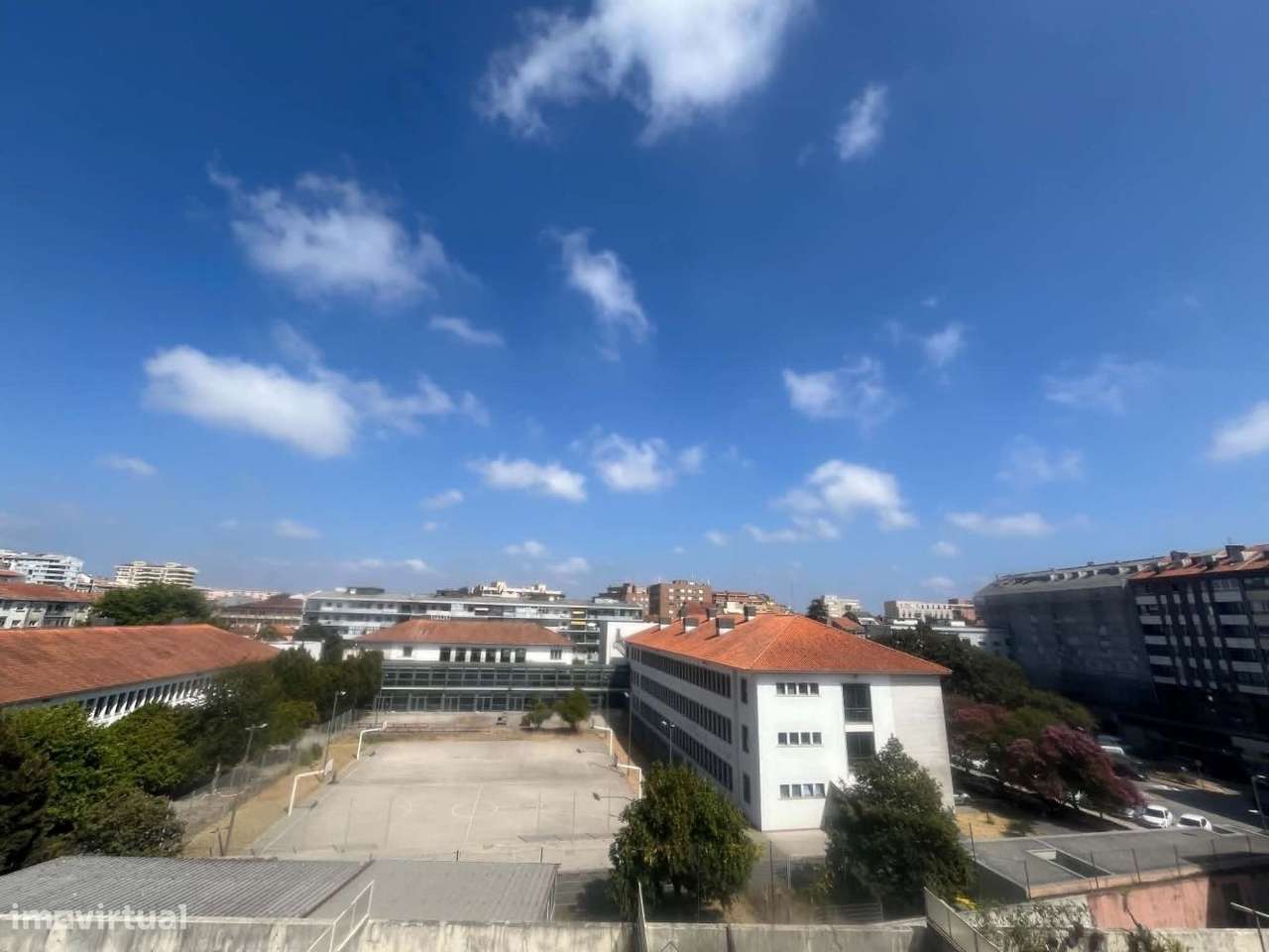 Apartamento T1 no centro do Porto com garagem-26