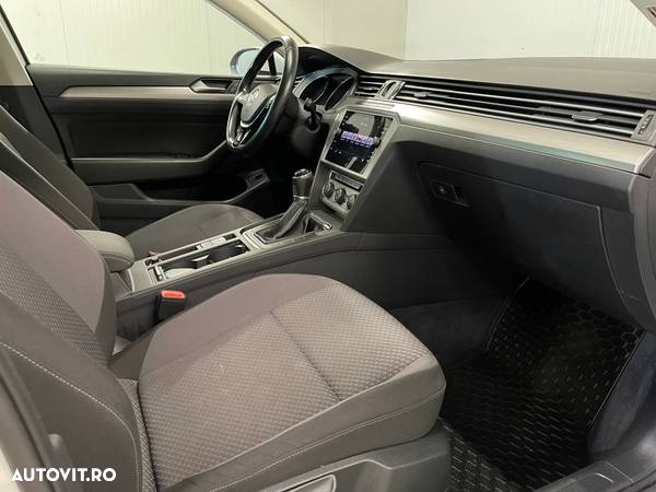 Volkswagen Passat 2.0 TDI Comfortline - 9